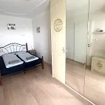Club218 Apartman *
